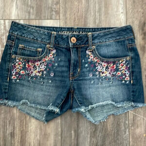 American Eagle floral denim jean shorts size 6